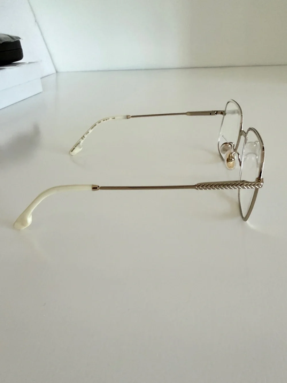 Victoria Beckham VB2108 Oversize Square Gold & White Chevron Glasses Full Set